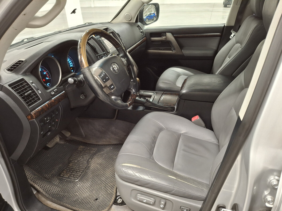 Купить Toyota Land Cruiser с пробегом. Фото: #15