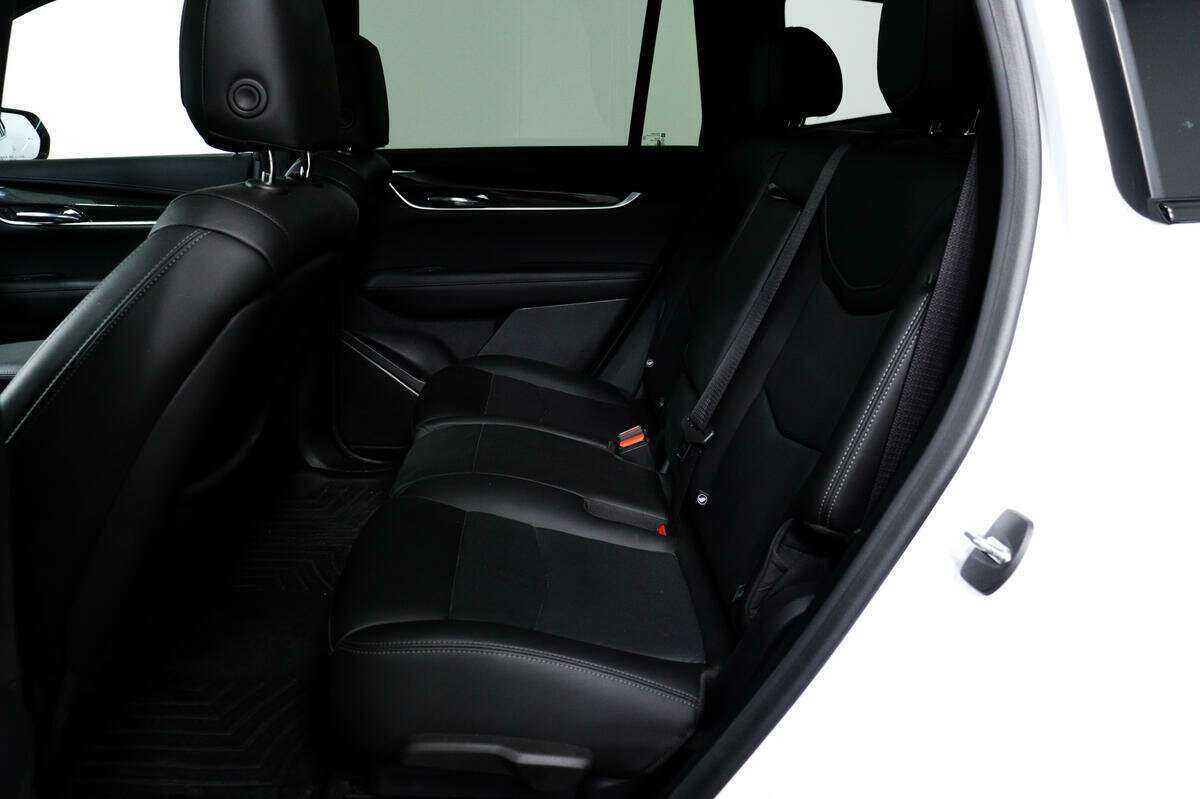 Купить Cadillac XT6 с пробегом. Фото: #11