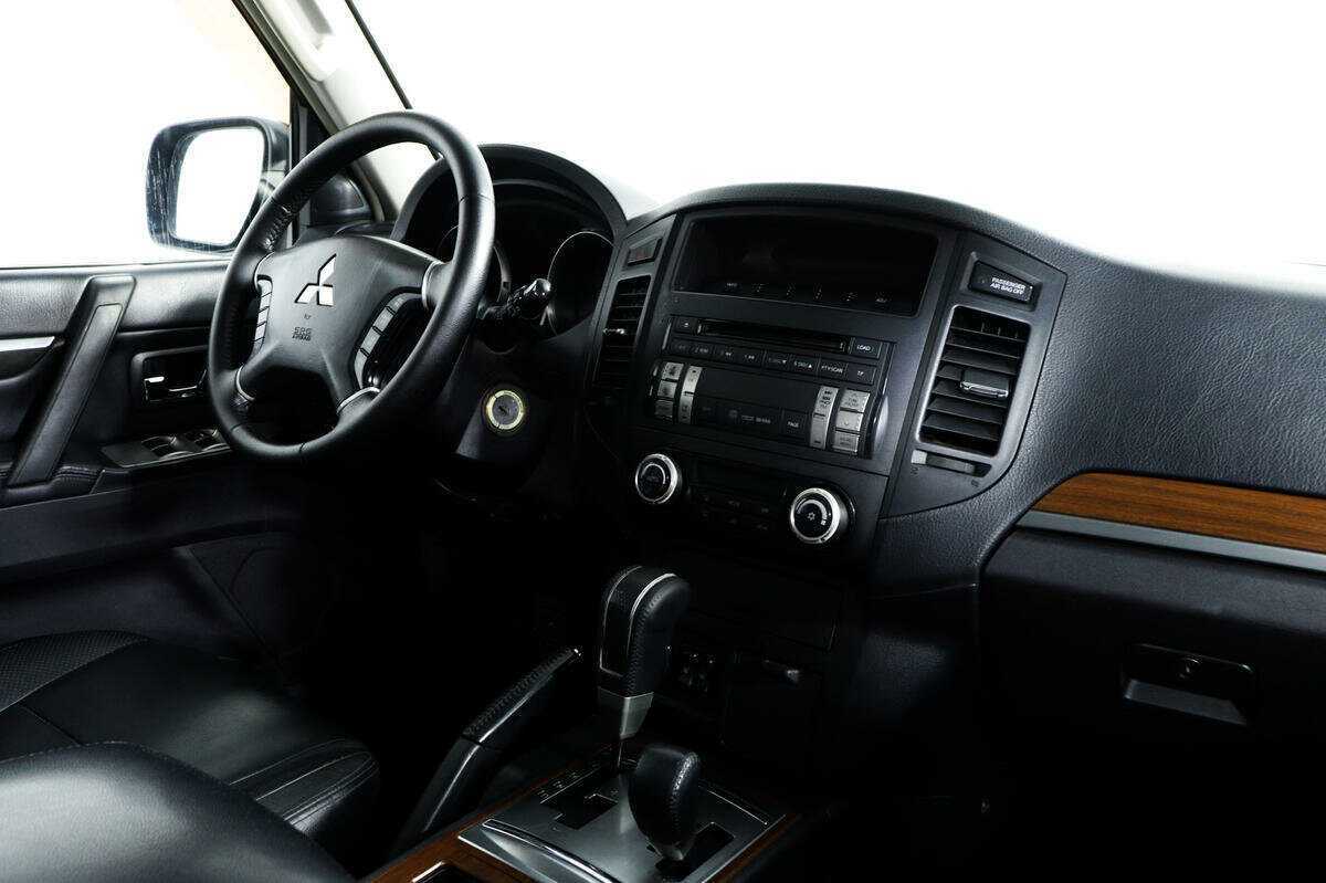 Купить Mitsubishi Pajero с пробегом. Фото: #8