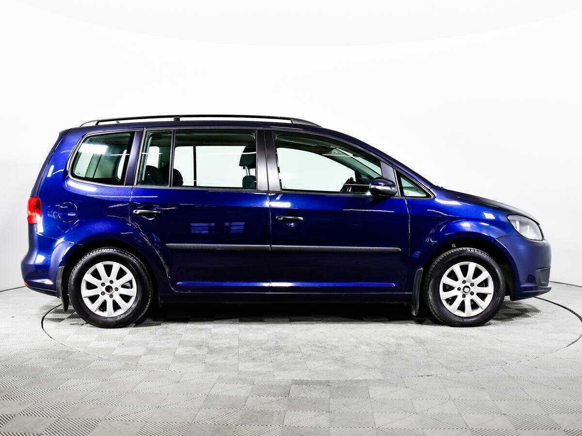 Купить Volkswagen Touran с пробегом. Фото: #3