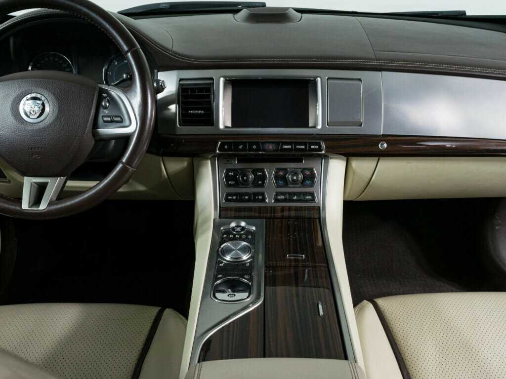 Купить Jaguar XF с пробегом. Фото: #8