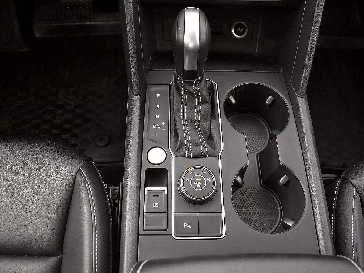 Купить Volkswagen Teramont с пробегом. Фото: #16