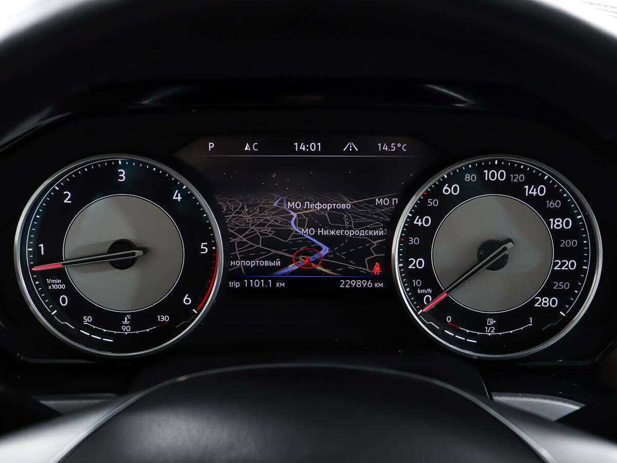 Купить Volkswagen Touareg с пробегом. Фото: #14