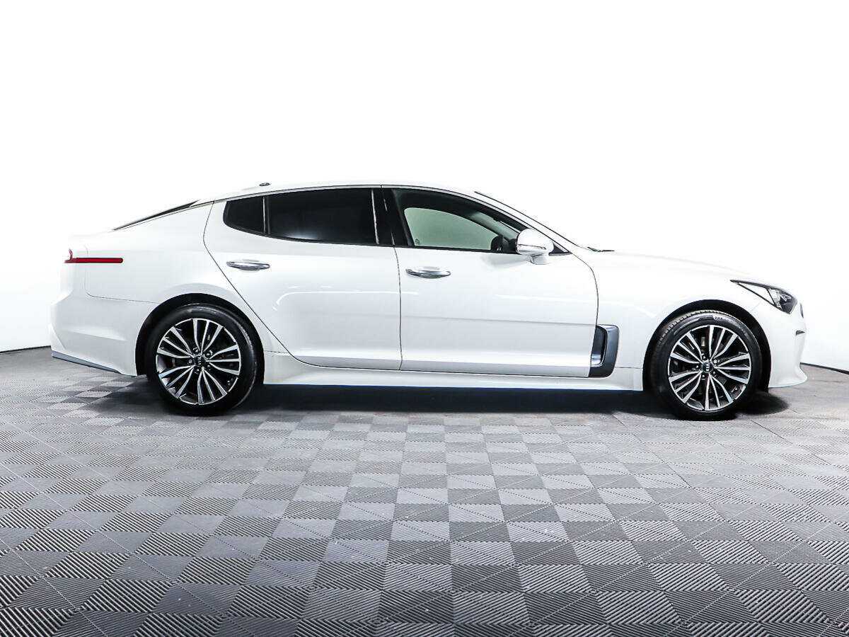 Купить Kia Stinger с пробегом. Фото: #3