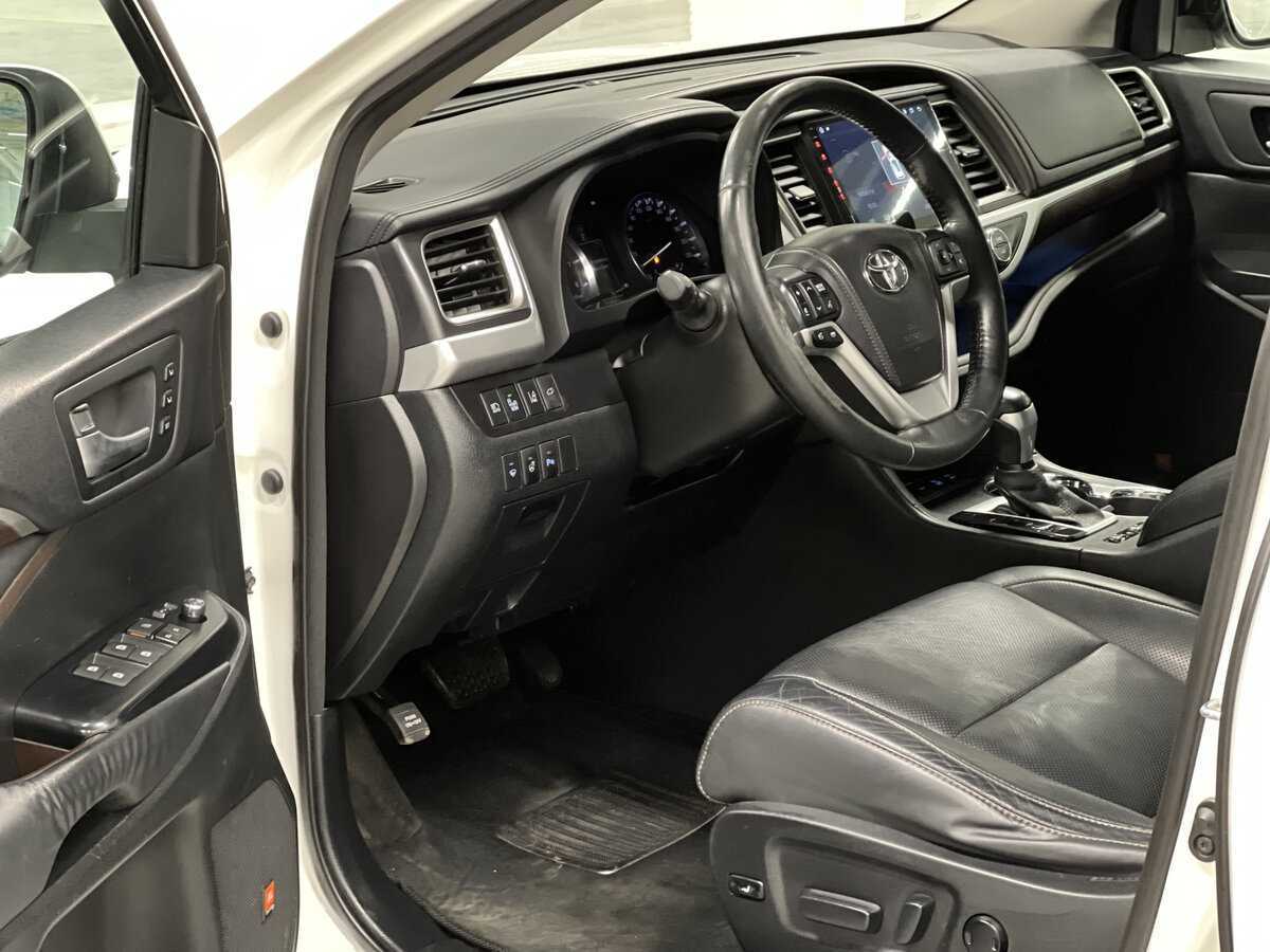 Купить Toyota Highlander с пробегом. Фото: #15
