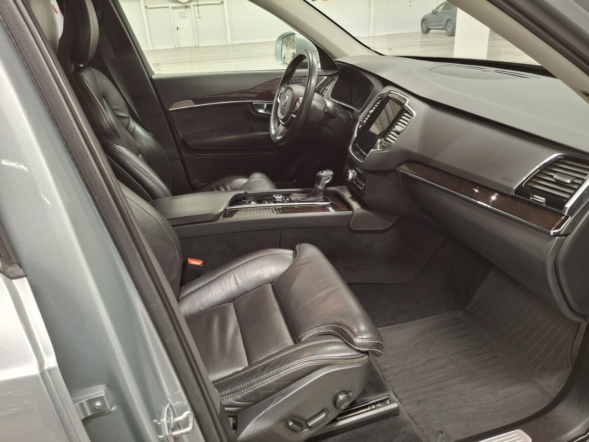 Купить Volvo XC90 с пробегом. Фото: #10