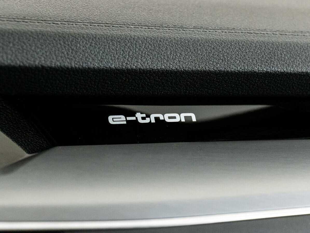 Купить Audi e-tron с пробегом. Фото: #12