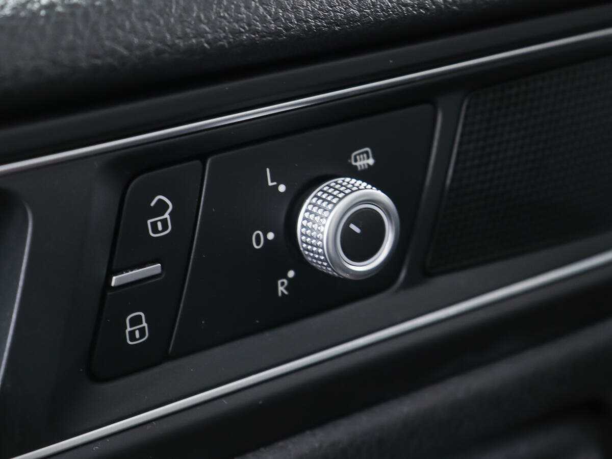 Купить Volkswagen Touareg с пробегом. Фото: #13