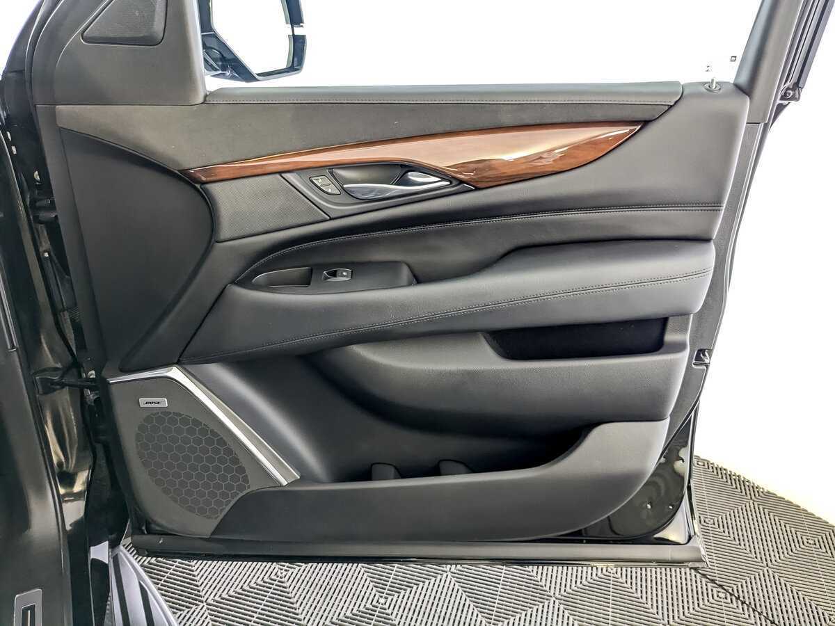 Купить Cadillac Escalade с пробегом. Фото: #21