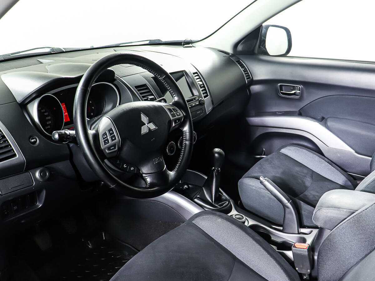 Купить Mitsubishi Outlander с пробегом. Фото: #12