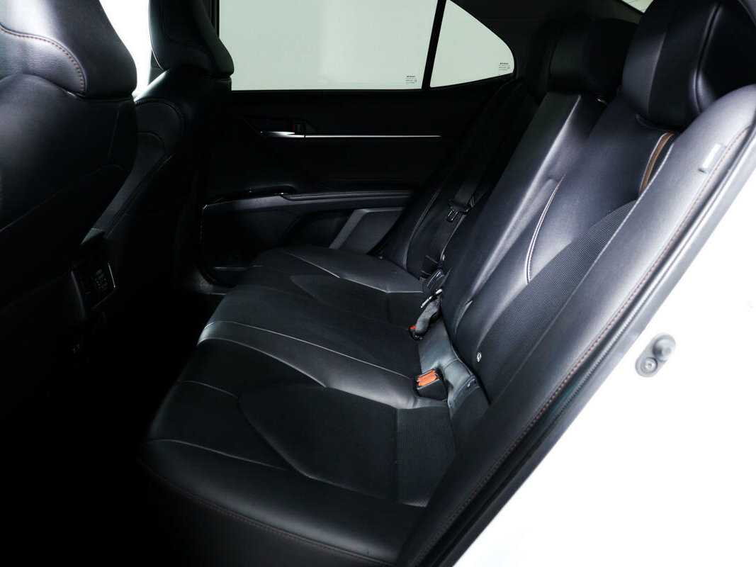 Купить Toyota Camry с пробегом. Фото: #11