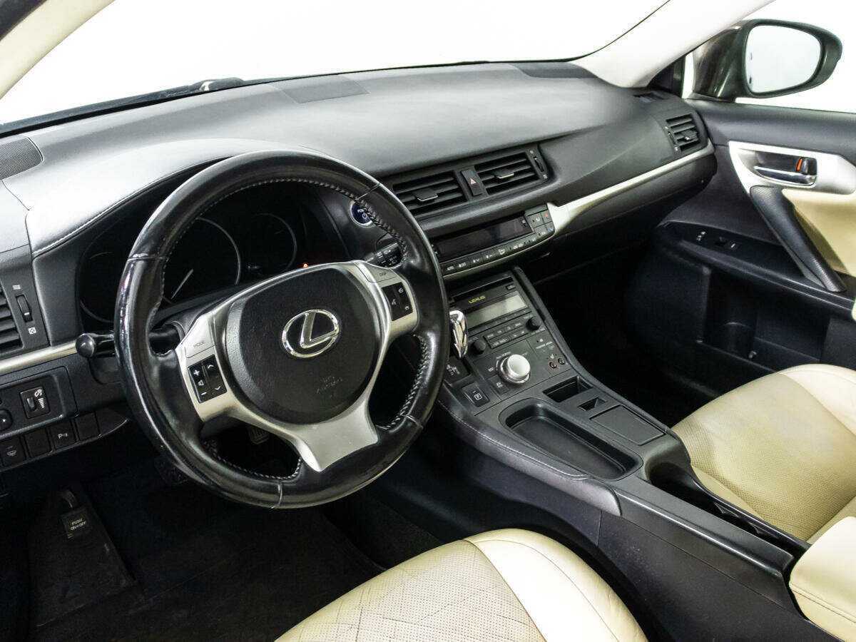 Купить Lexus CT с пробегом. Фото: #10