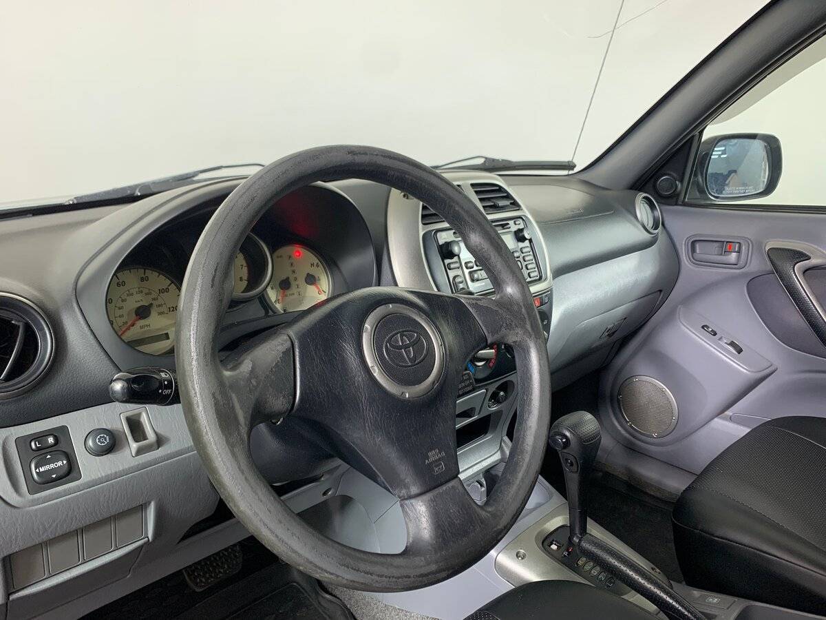 Купить Toyota RAV4 с пробегом. Фото: #10
