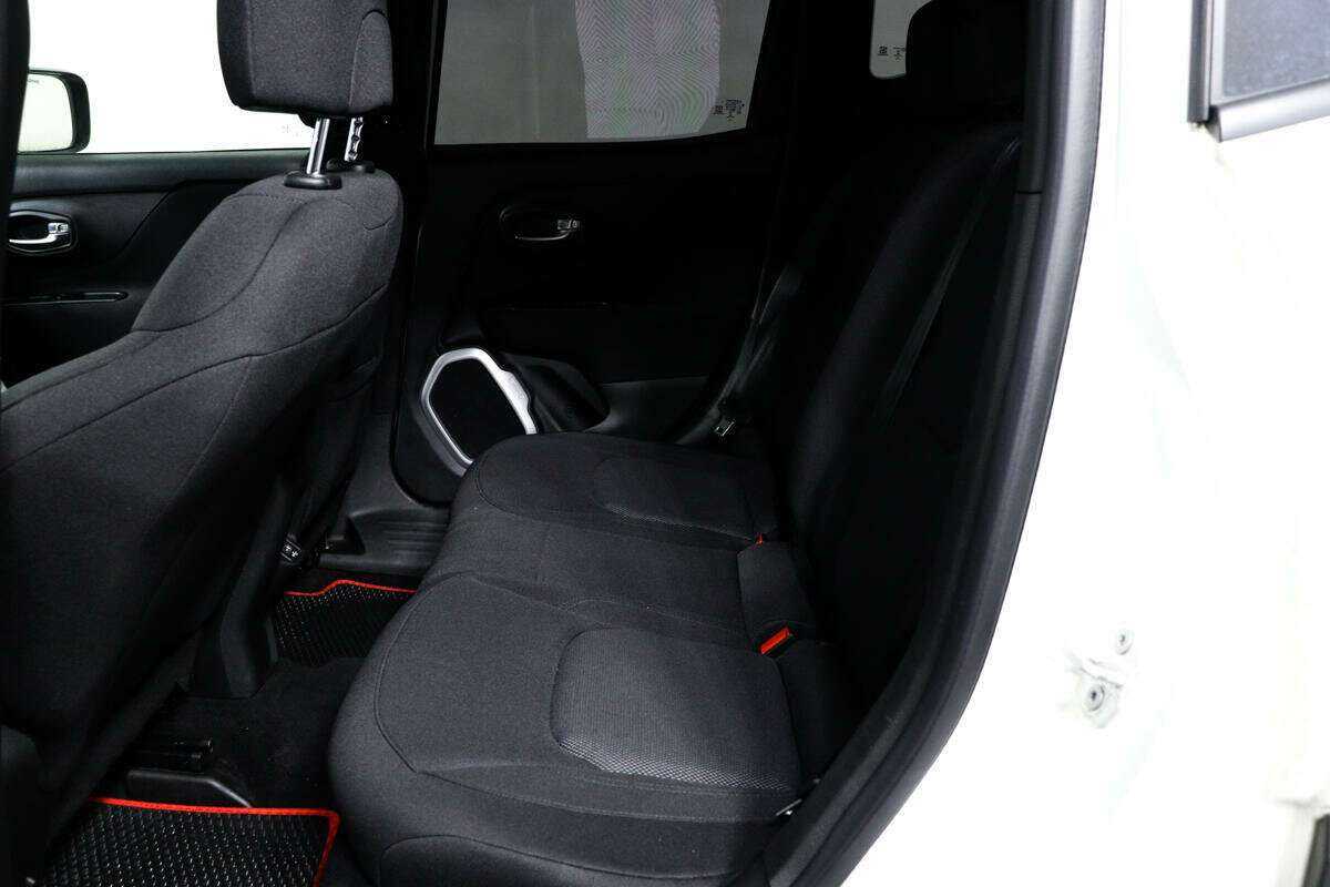 Купить Jeep Renegade с пробегом. Фото: #11