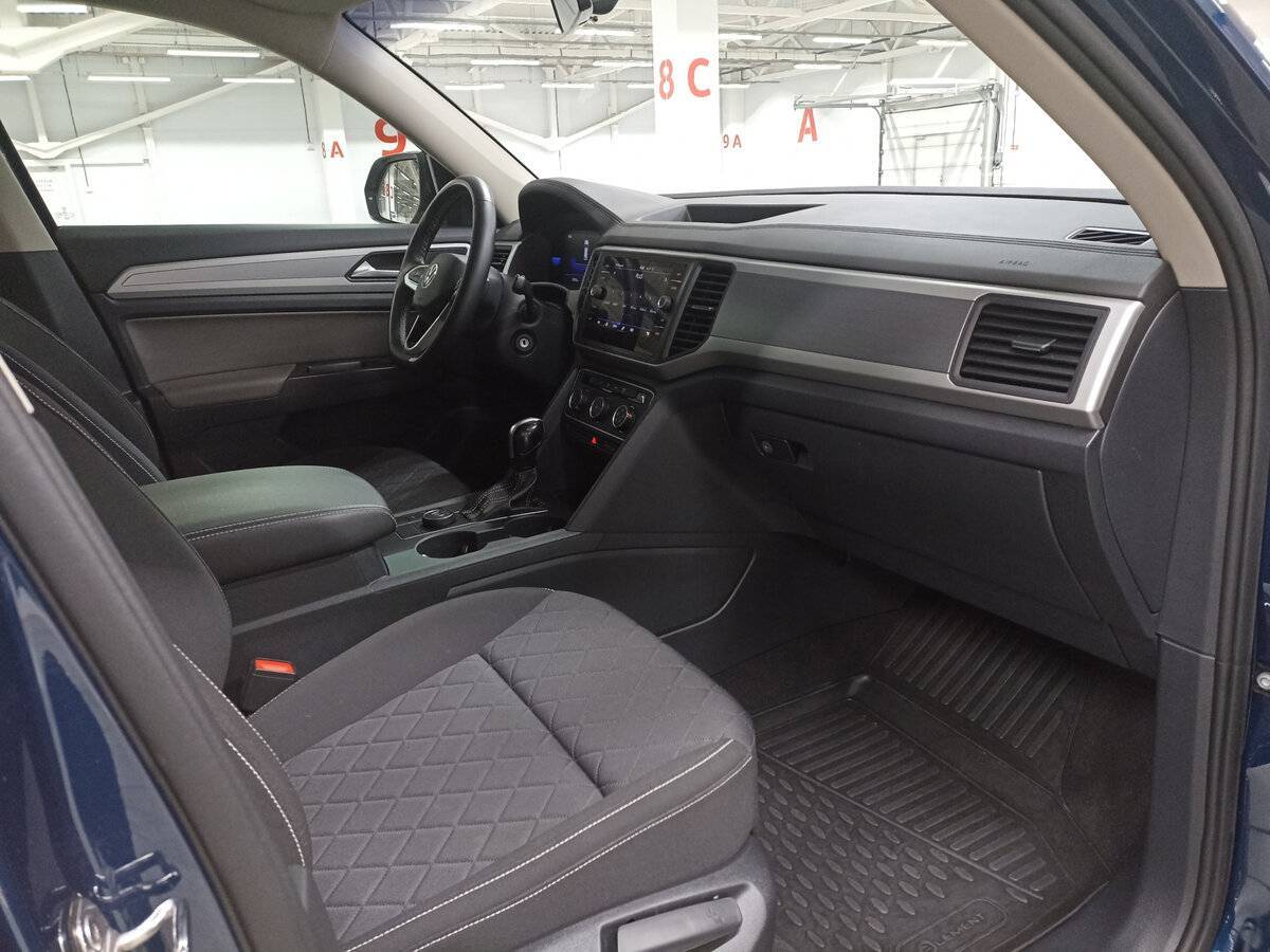 Купить Volkswagen Teramont с пробегом. Фото: #10