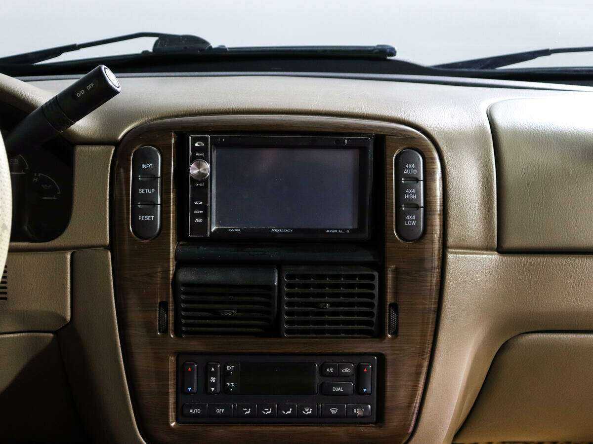 Купить Ford Explorer с пробегом. Фото: #10
