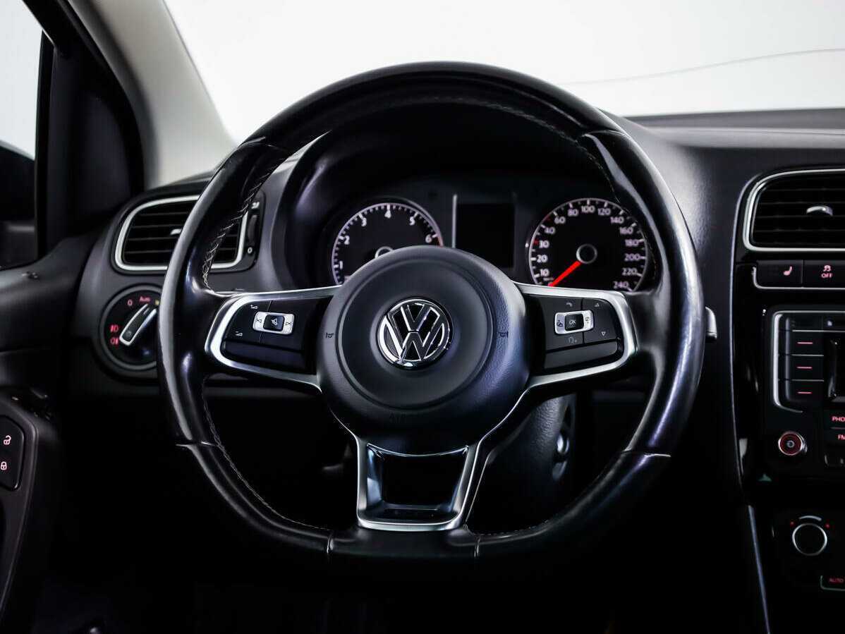Купить Volkswagen Polo с пробегом. Фото: #9