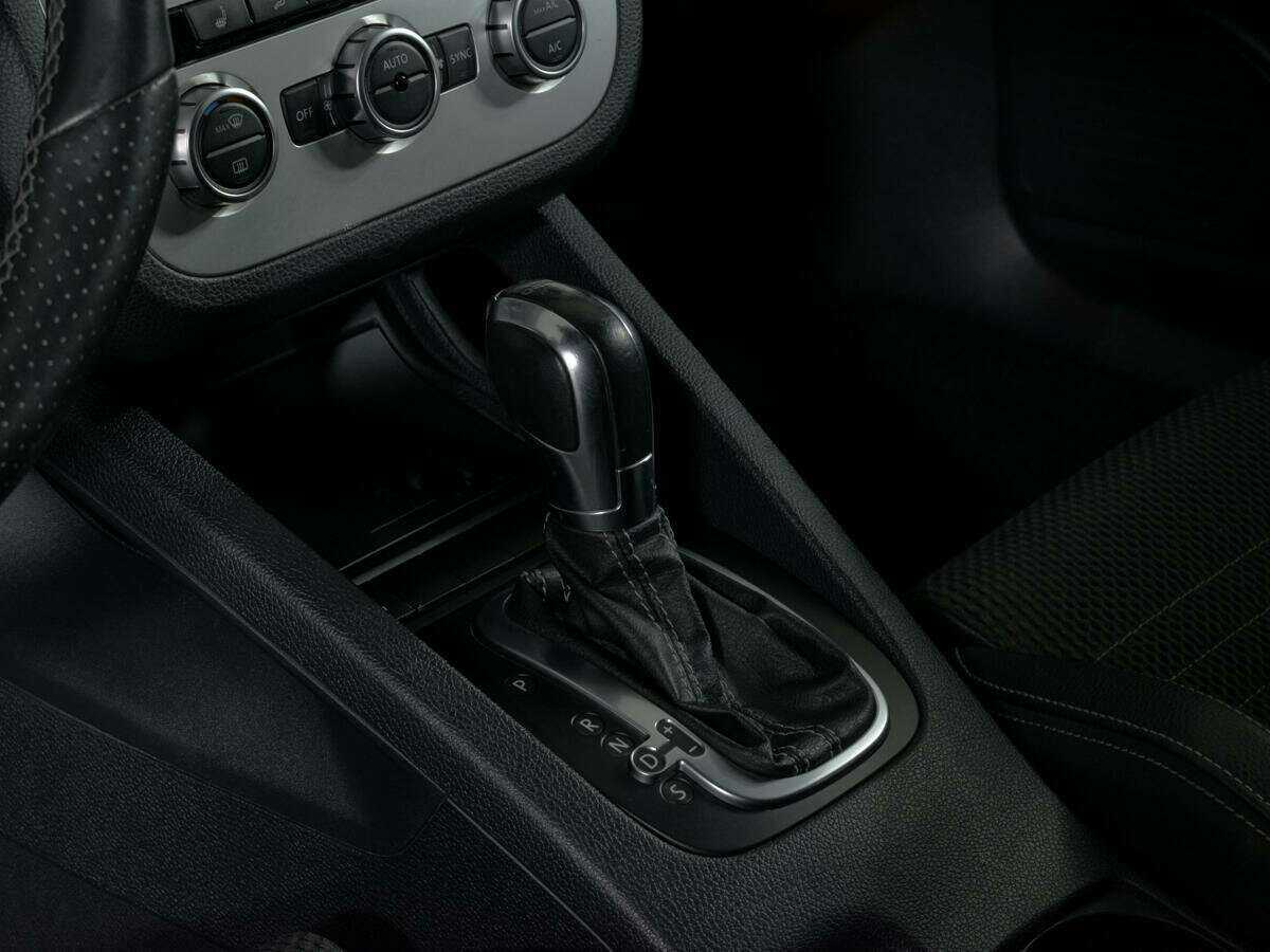 Купить Volkswagen Scirocco с пробегом. Фото: #15