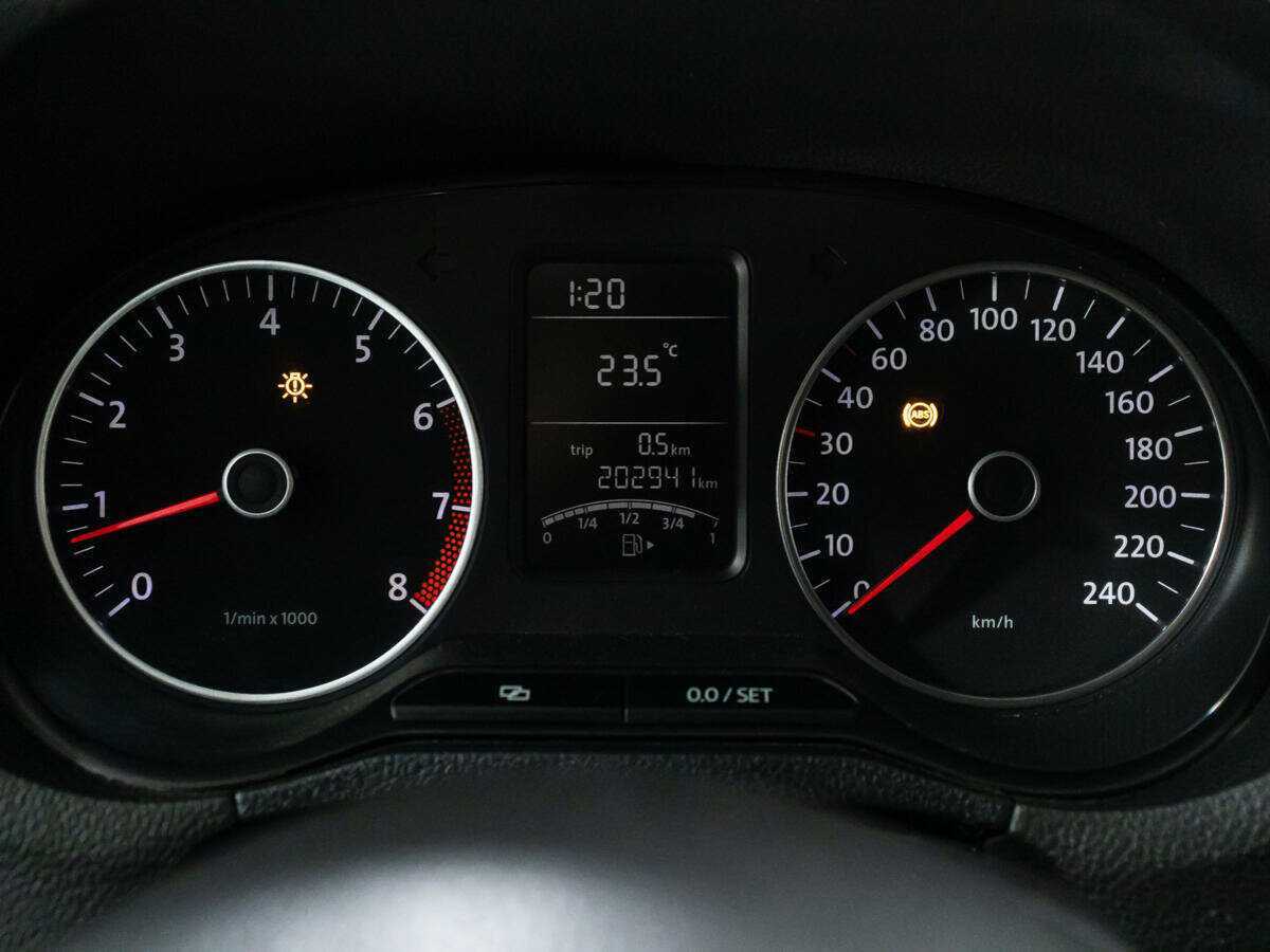 Купить Volkswagen Polo с пробегом. Фото: #11