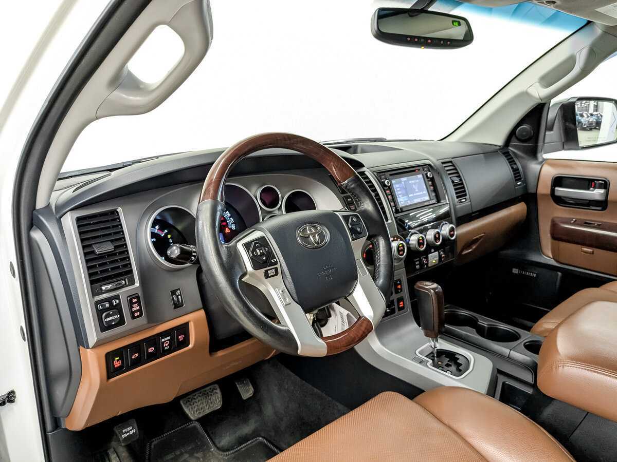 Купить Toyota Sequoia с пробегом. Фото: #15