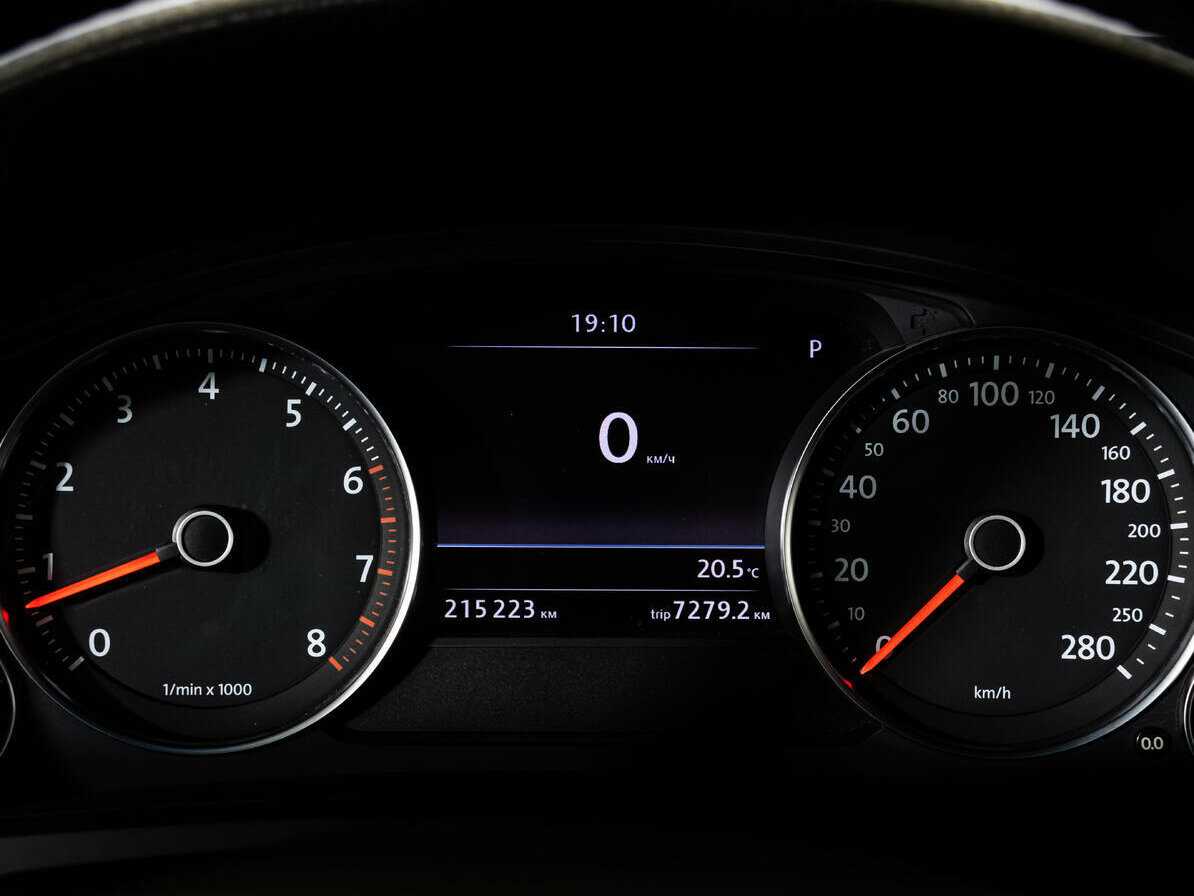 Купить Volkswagen Touareg с пробегом. Фото: #20