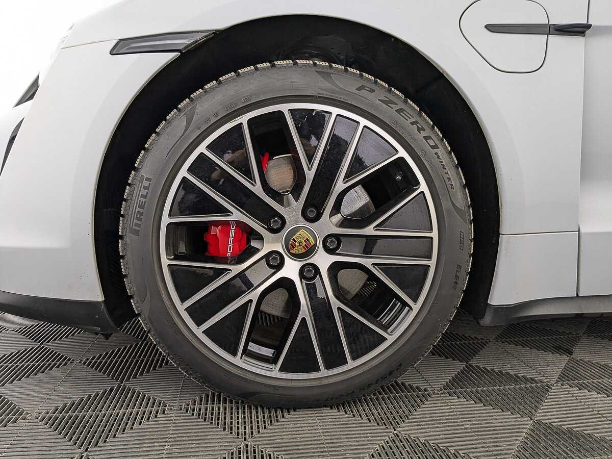 Купить Porsche Taycan с пробегом. Фото: #11