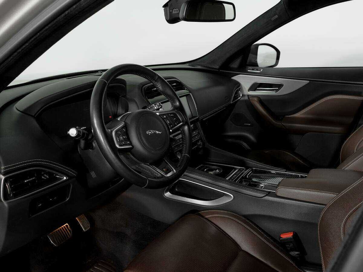 Купить Jaguar F-Pace с пробегом. Фото: #15