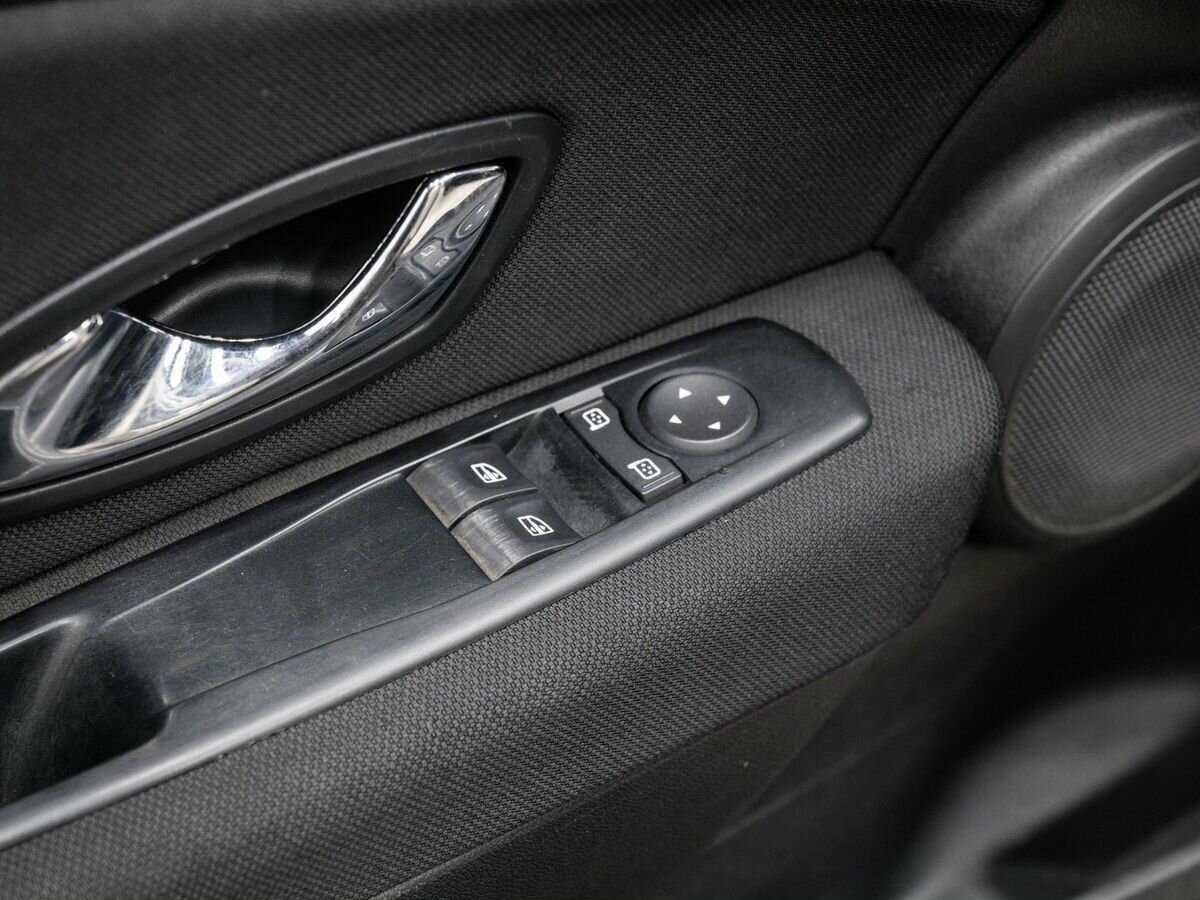 Купить Renault Fluence с пробегом. Фото: #10