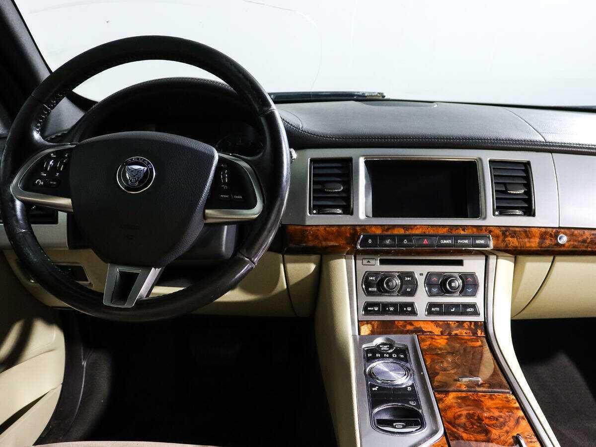 Купить Jaguar XF с пробегом. Фото: #11