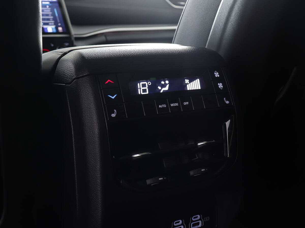 Купить Jeep Grand Cherokee с пробегом. Фото: #26