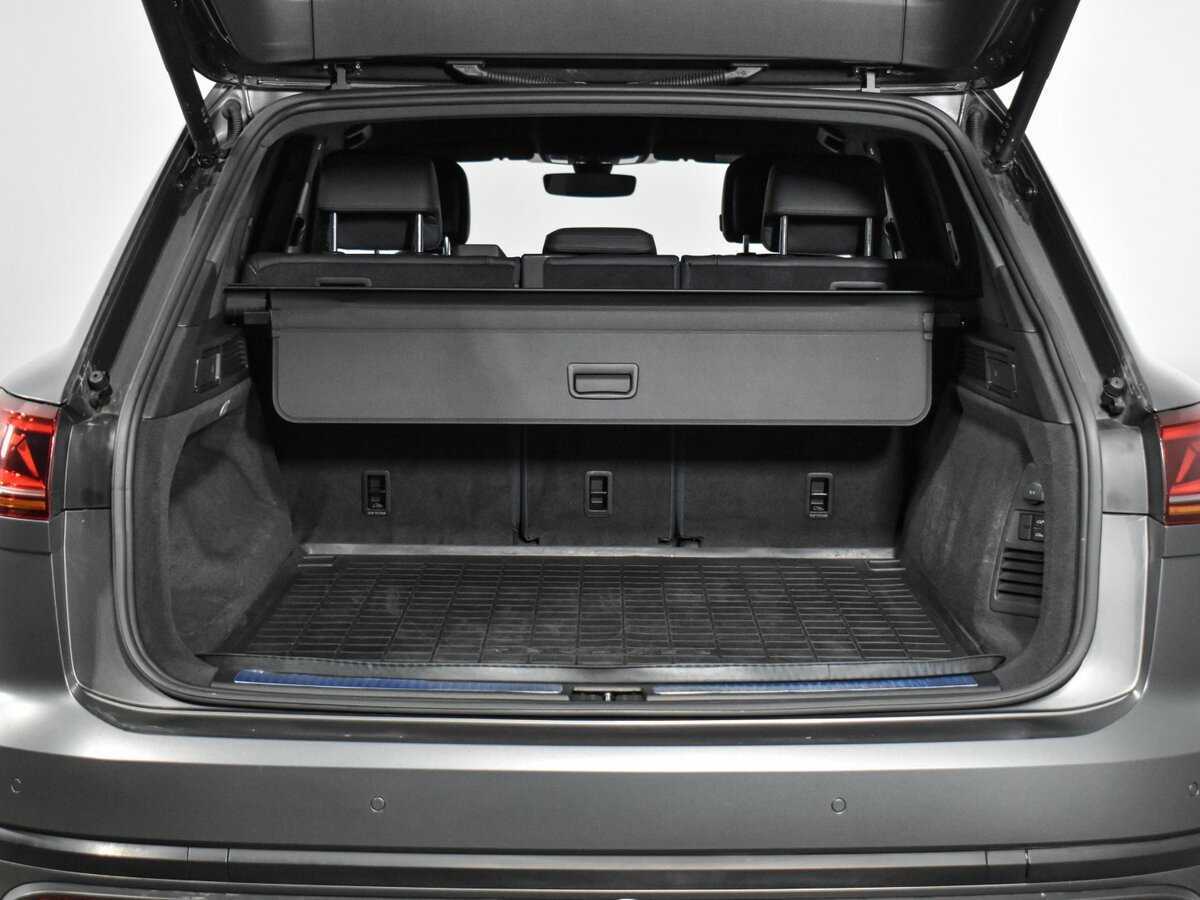 Купить Volkswagen Touareg с пробегом. Фото: #18