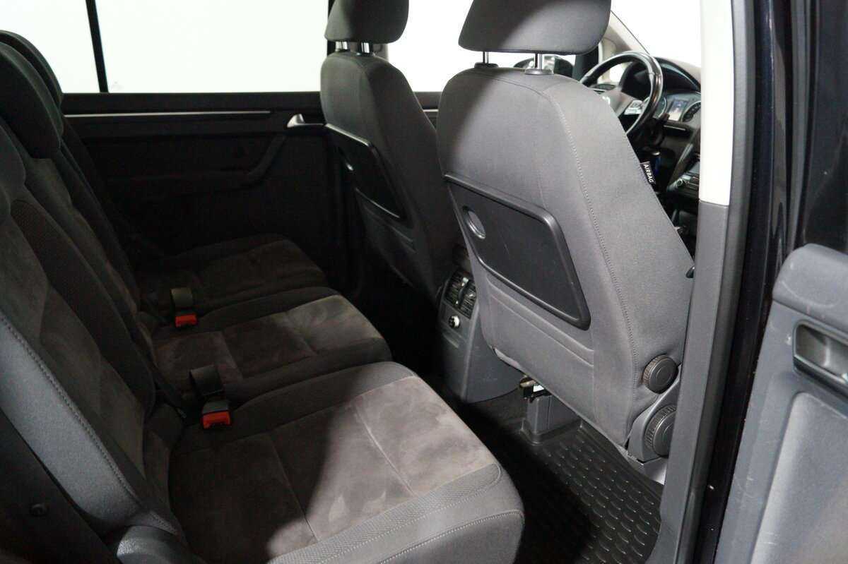 Купить Volkswagen Touran с пробегом. Фото: #10