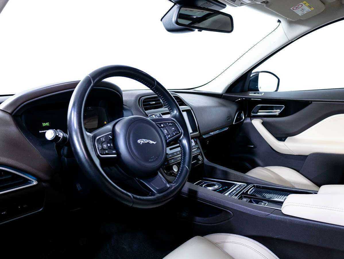 Купить Jaguar F-Pace с пробегом. Фото: #9