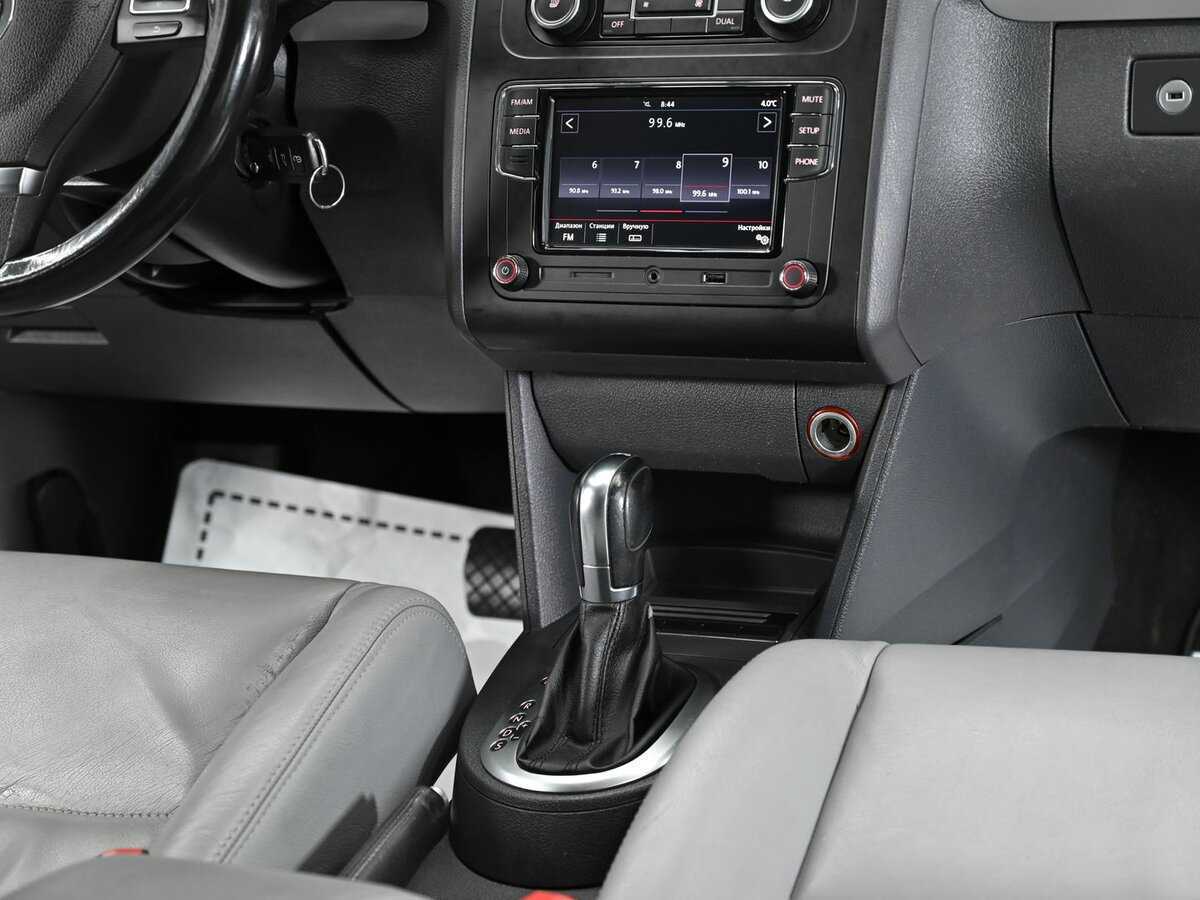 Купить Volkswagen Touran с пробегом. Фото: #8