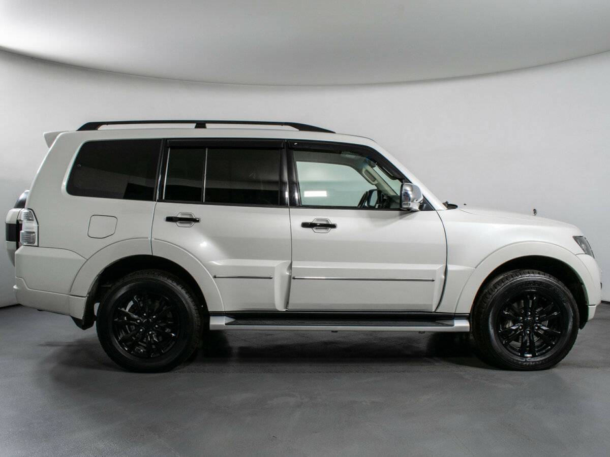 Купить Mitsubishi Pajero с пробегом. Фото: #3