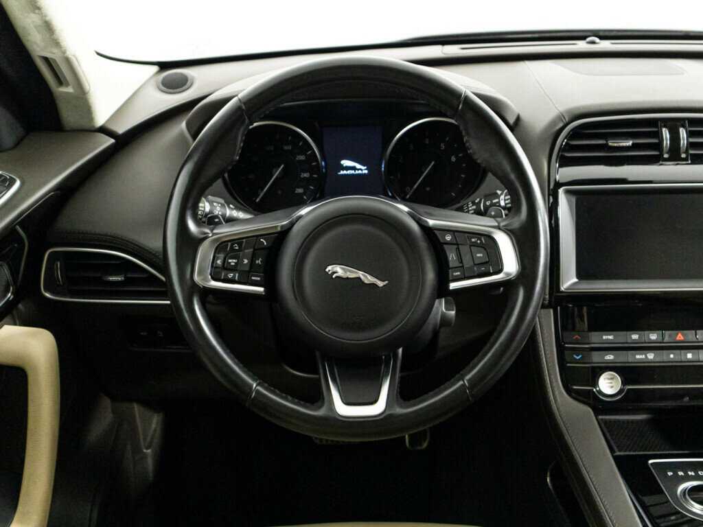 Купить Jaguar F-Pace с пробегом. Фото: #20