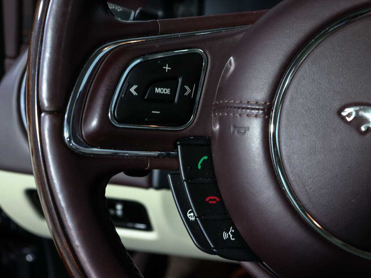 Купить Jaguar XJ с пробегом. Фото: #29