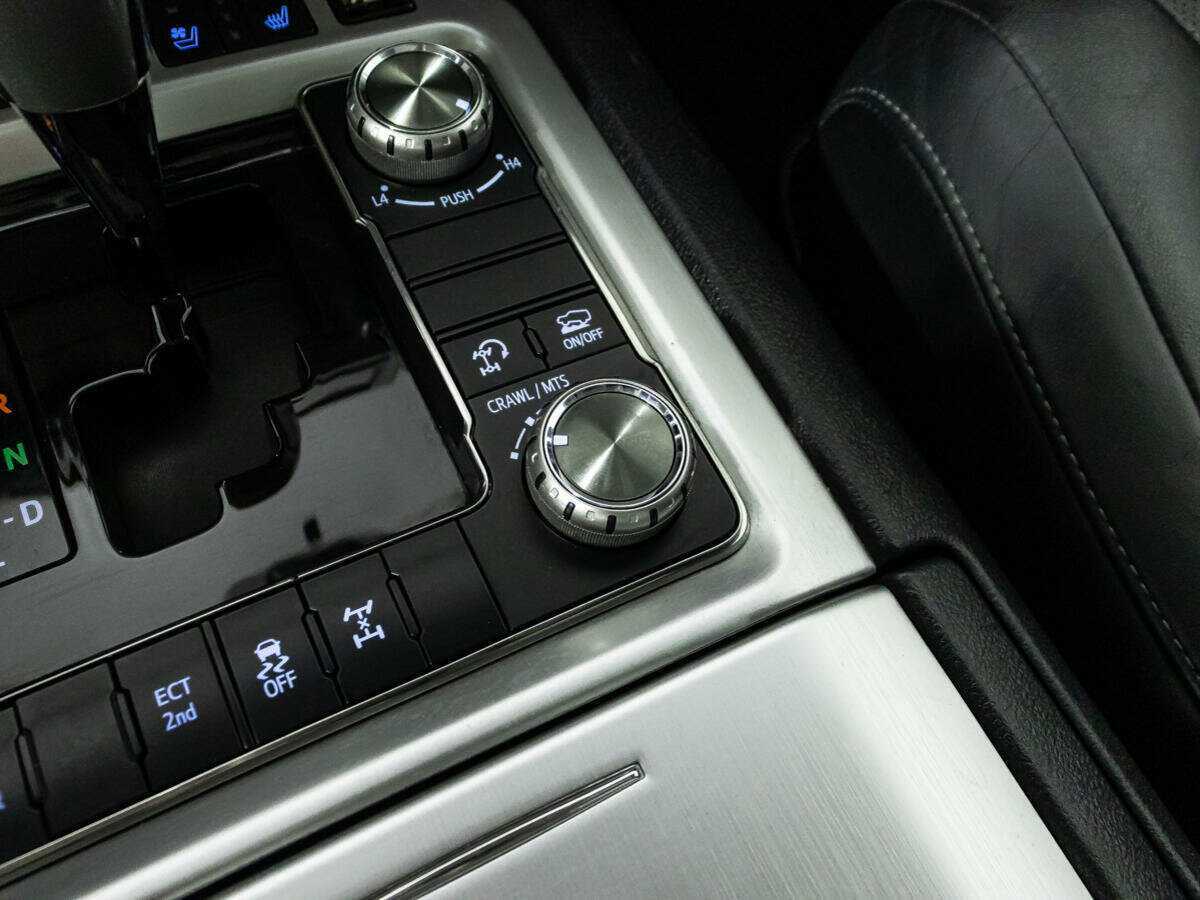 Купить Toyota Land Cruiser с пробегом. Фото: #18