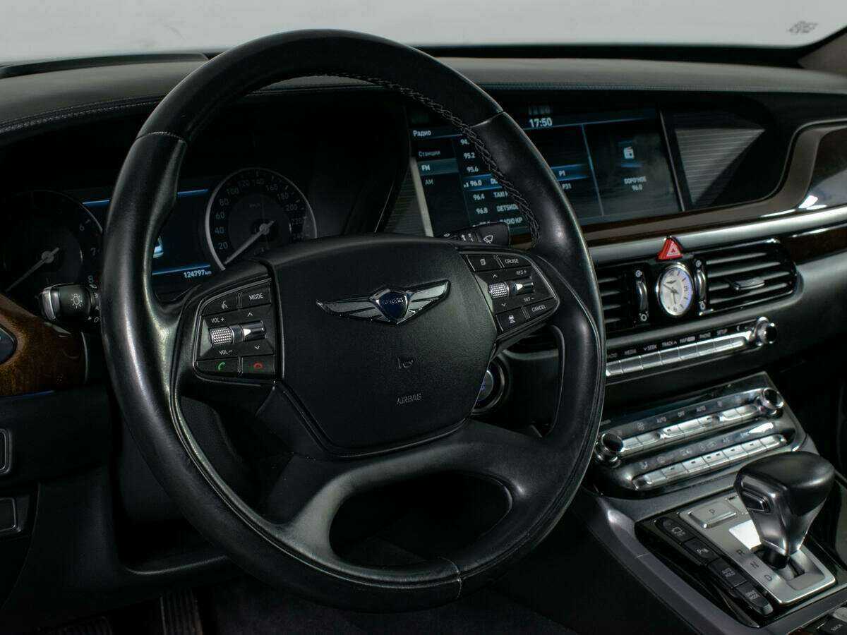 Купить Genesis G90 с пробегом. Фото: #19
