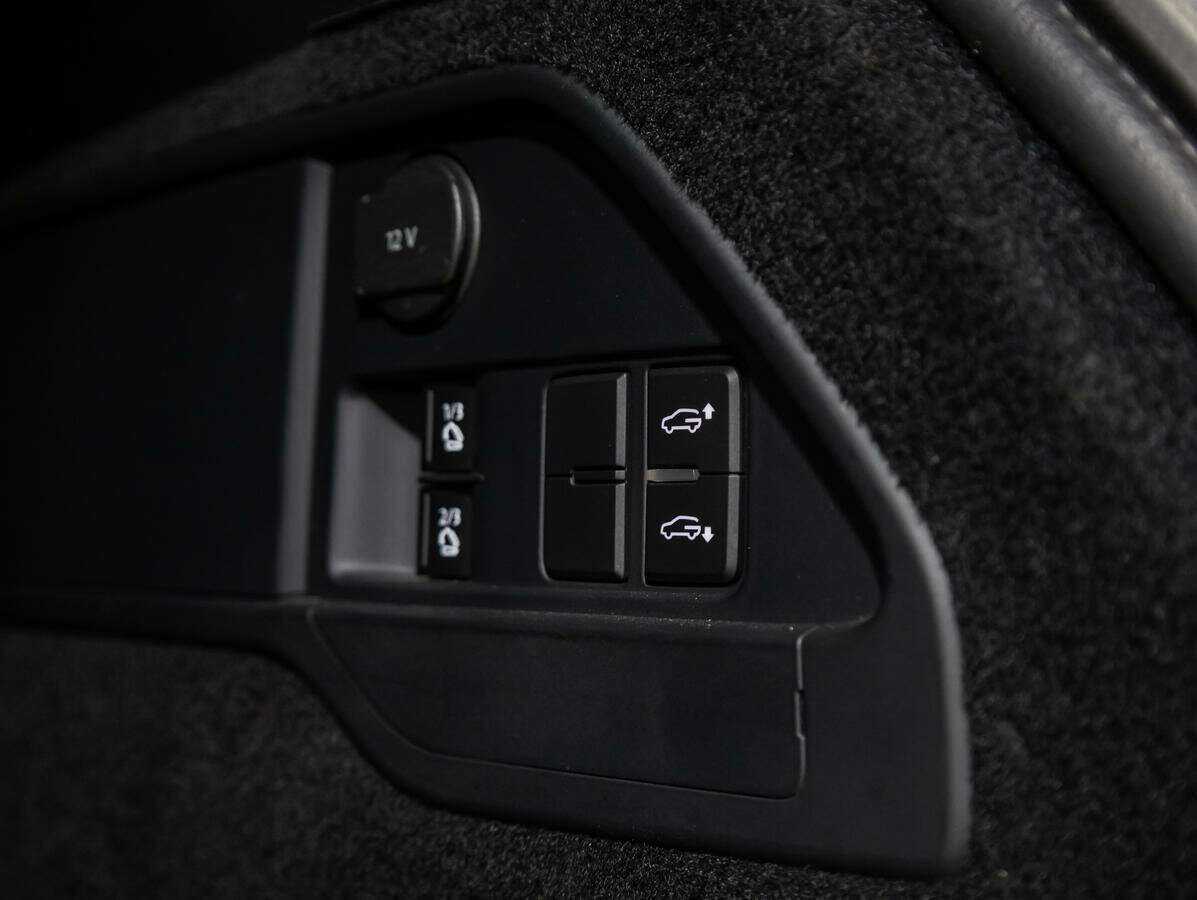 Купить Volkswagen Touareg с пробегом. Фото: #17