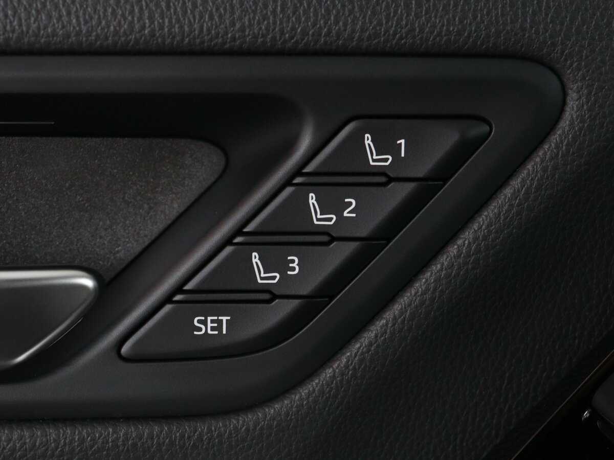 Купить Toyota Land Cruiser с пробегом. Фото: #17