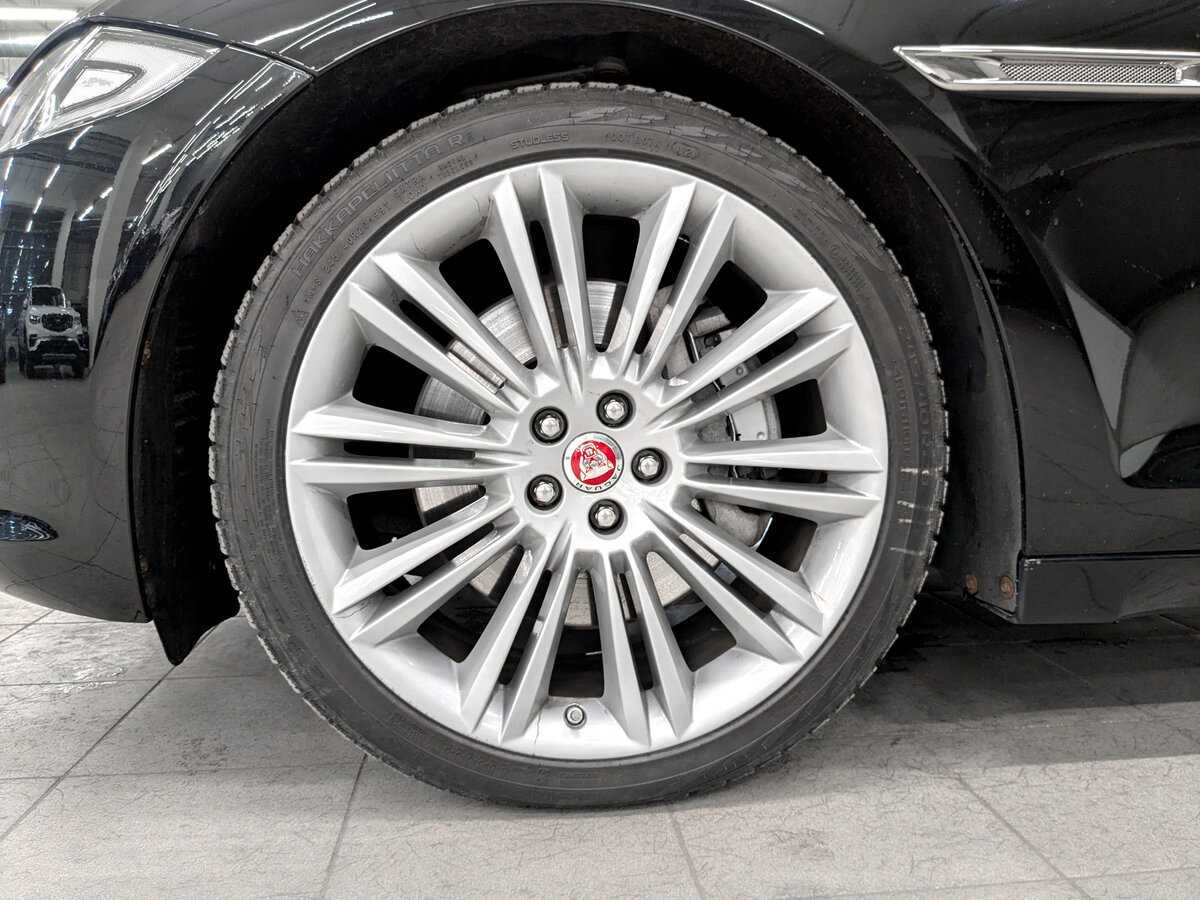 Купить Jaguar XJ с пробегом. Фото: #17