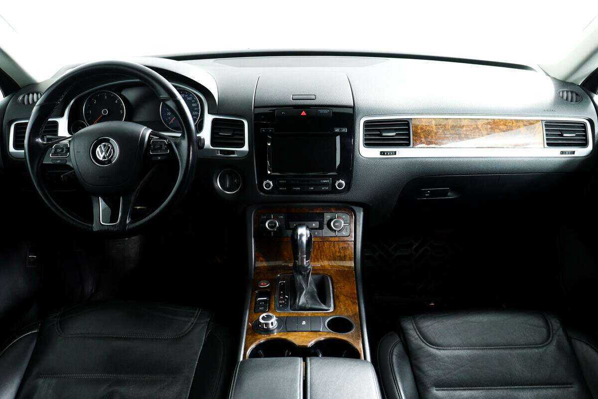 Купить Volkswagen Touareg с пробегом. Фото: #9