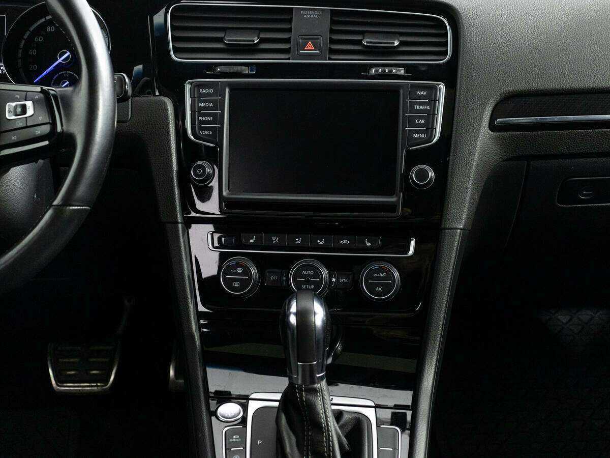 Купить Volkswagen Golf R с пробегом. Фото: #13
