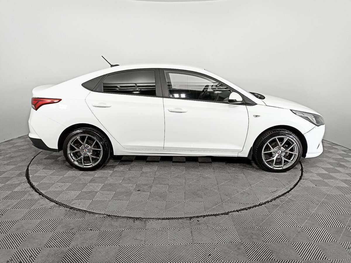 Купить Hyundai Solaris с пробегом. Фото: #3
