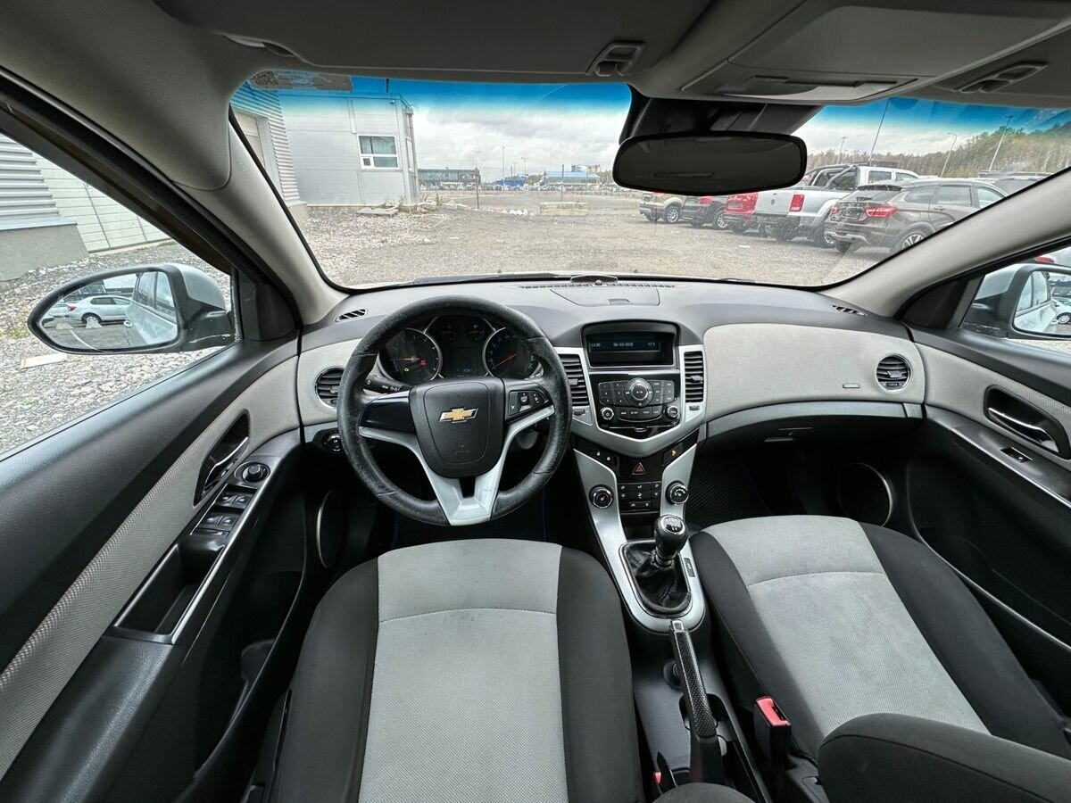 Купить Chevrolet Cruze с пробегом. Фото: #9