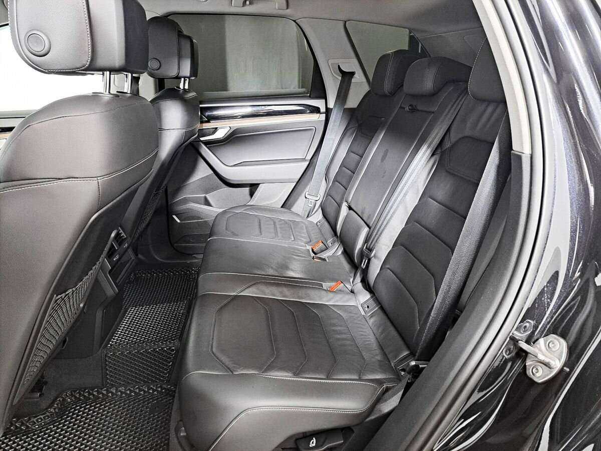 Купить Volkswagen Touareg с пробегом. Фото: #9