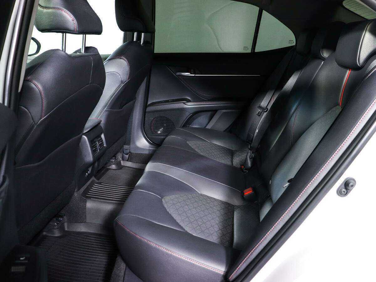 Купить Toyota Camry с пробегом. Фото: #7