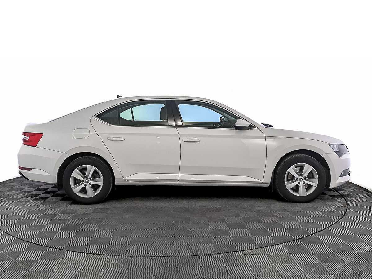 Купить Skoda Superb с пробегом. Фото: #3
