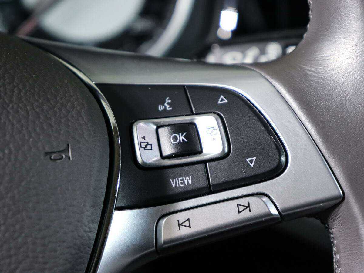 Купить Volkswagen Touareg с пробегом. Фото: #23